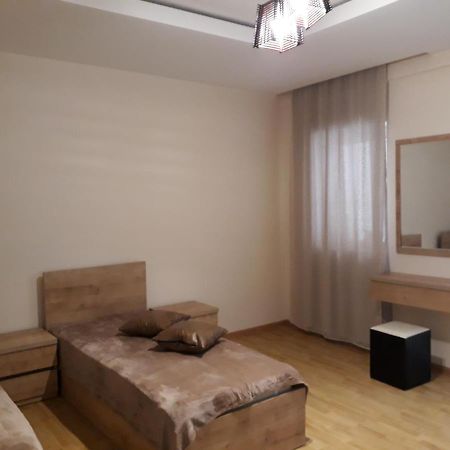 2 Bedroom Apartment In Chugureti Tbilisi ภายนอก รูปภาพ