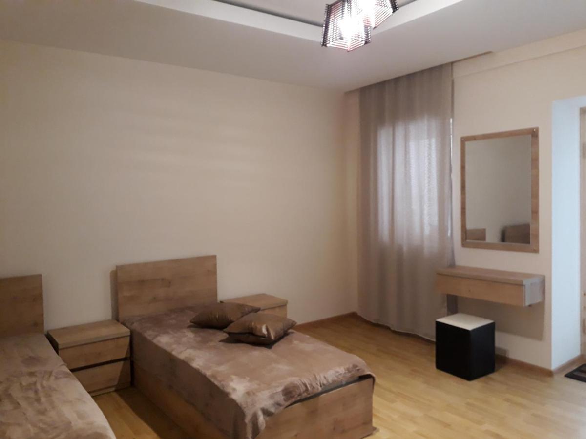 2 Bedroom Apartment In Chugureti Tbilisi ภายนอก รูปภาพ
