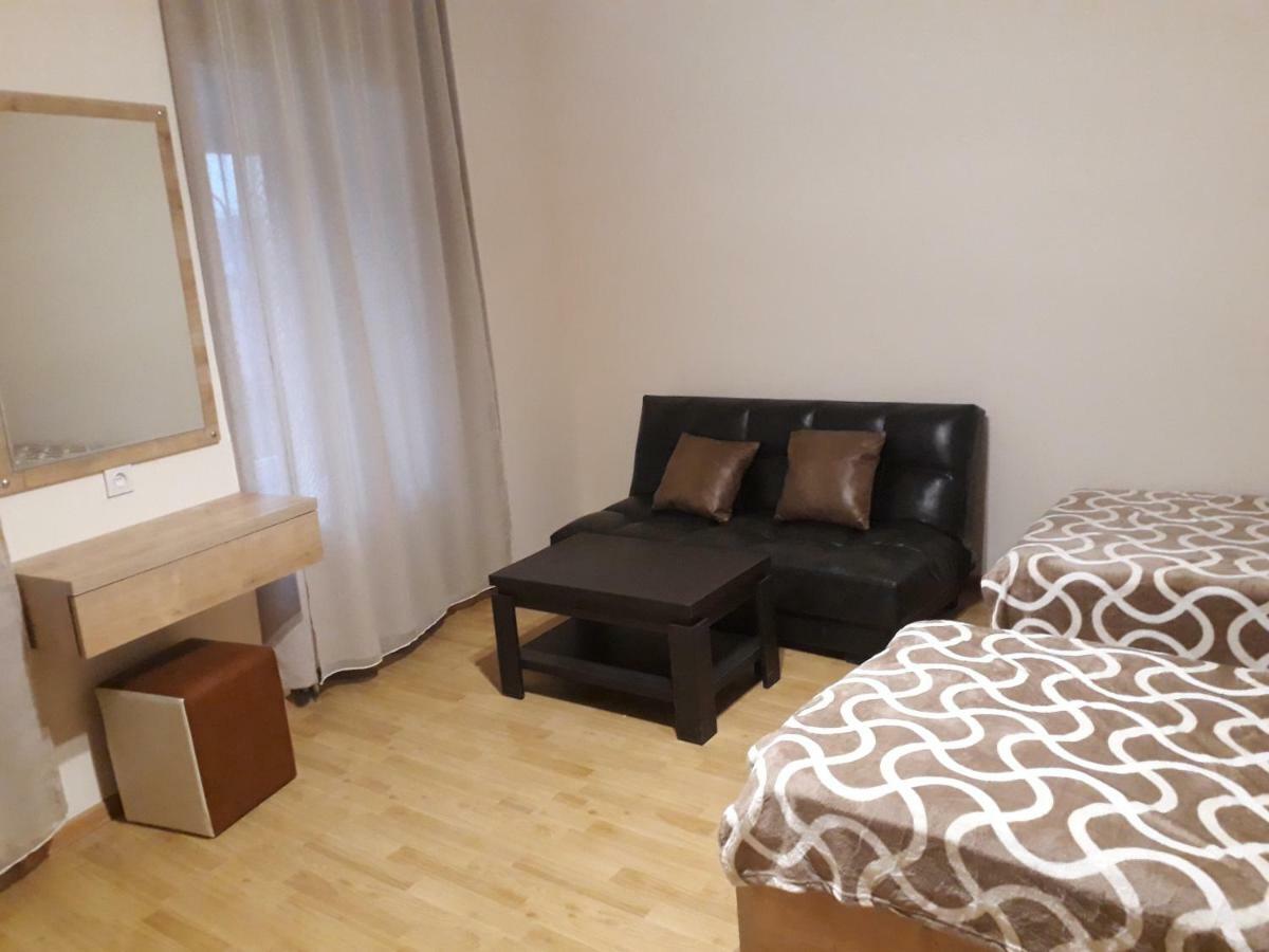 2 Bedroom Apartment In Chugureti Tbilisi ภายนอก รูปภาพ